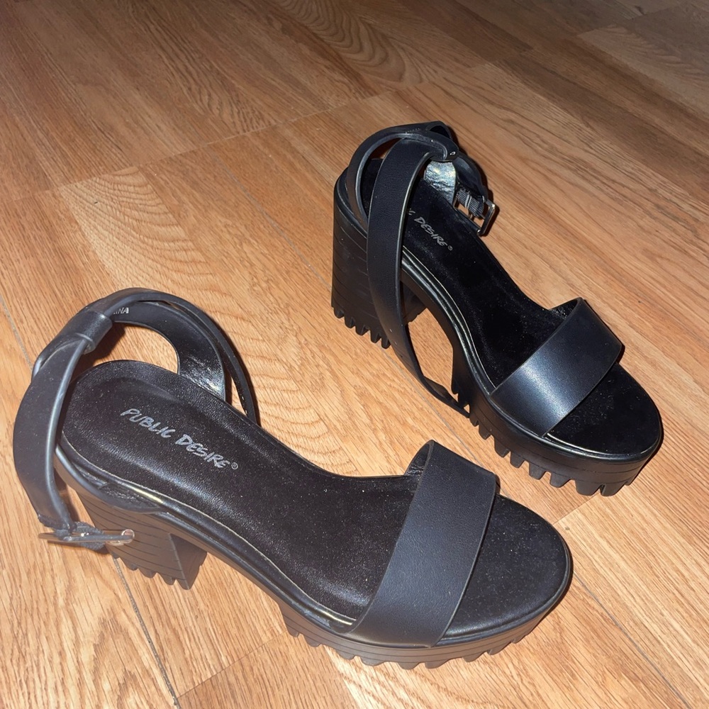 New N Unused Black Platform heels